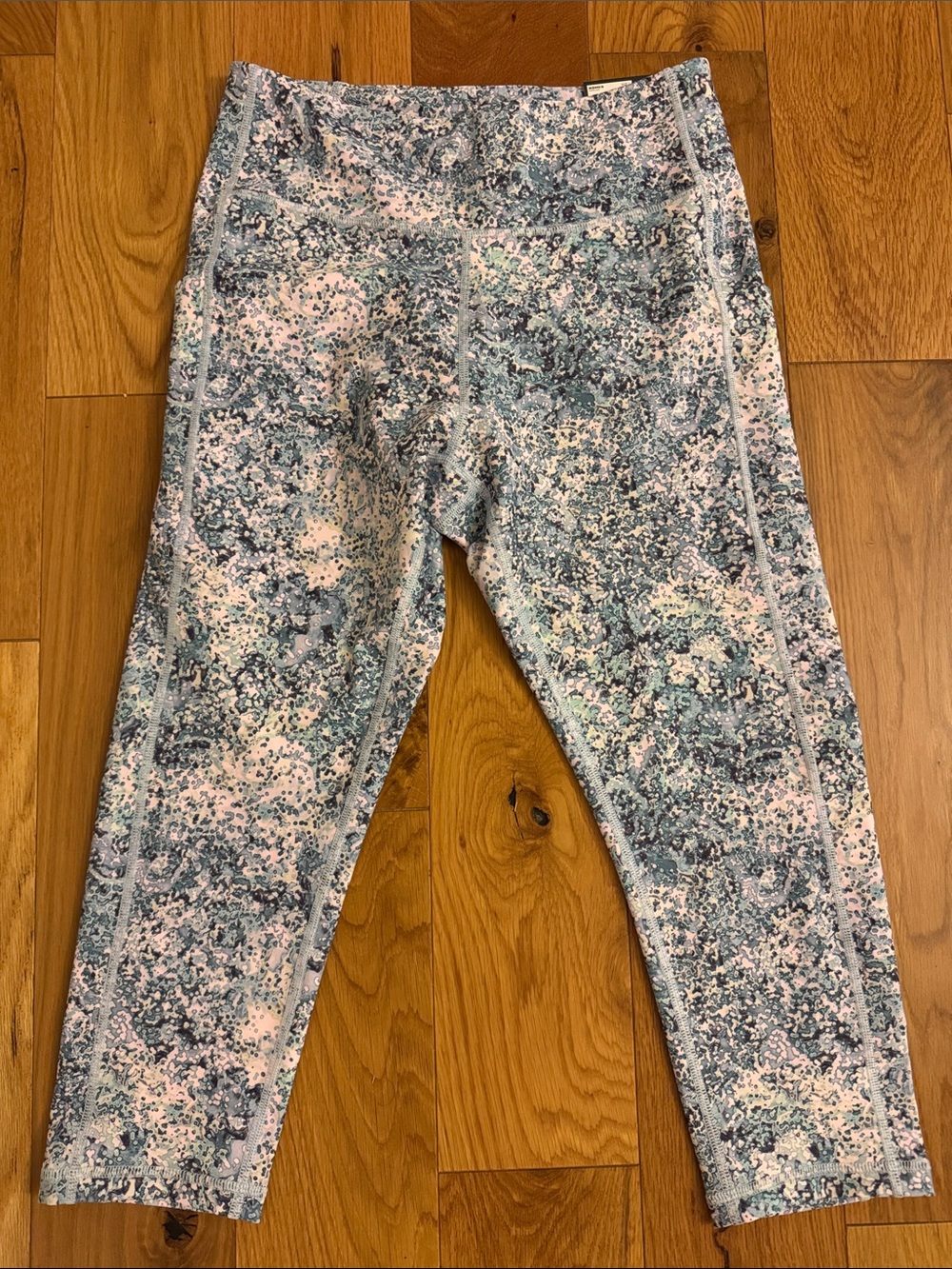 Tek Gear Women’s Multi-Color High Rise Capri Leggings, Large